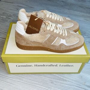 👟Ellin Suede & Sherpa Sneakers Allonsi Tan Size 8